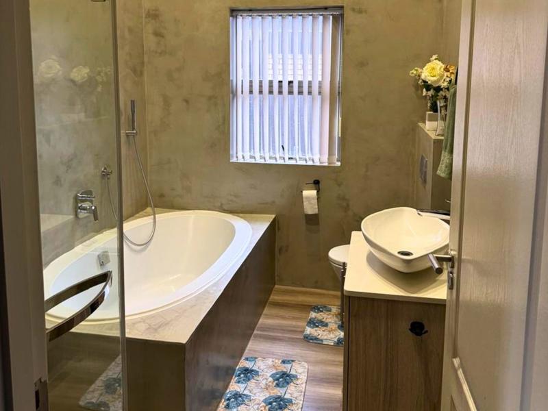 4 Bedroom Property for Sale in Monte Christo Western Cape